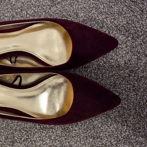 Sears Odette Velvet Flats color burgundy Size 6 - Picture 3 of 6